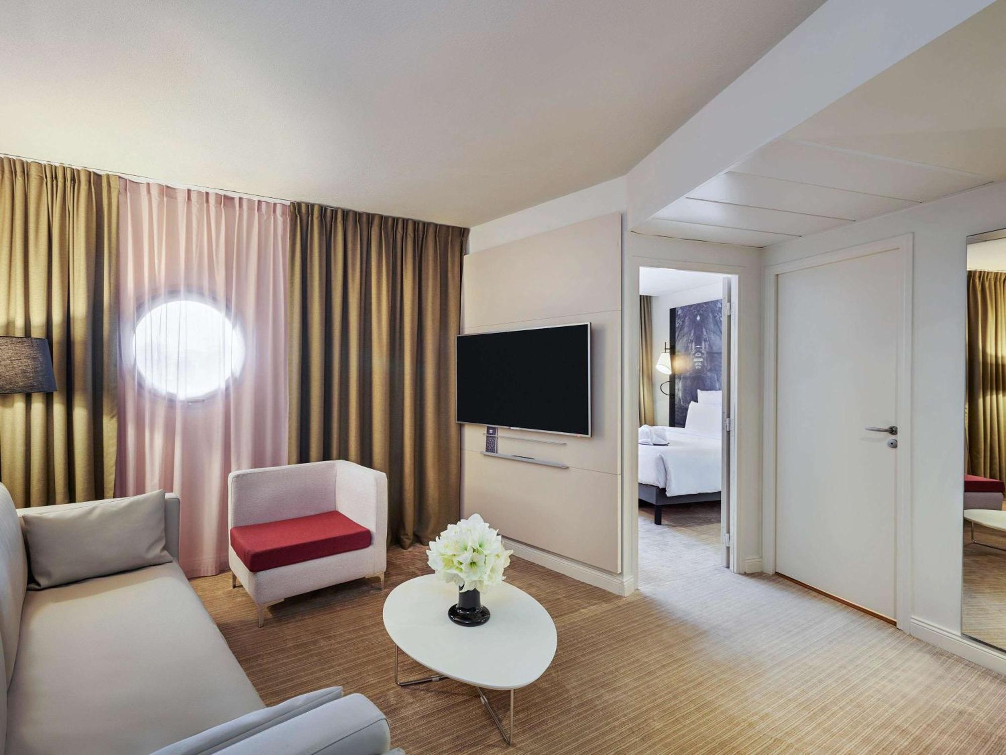 Mercure Paris La Defense Hotel 4*
