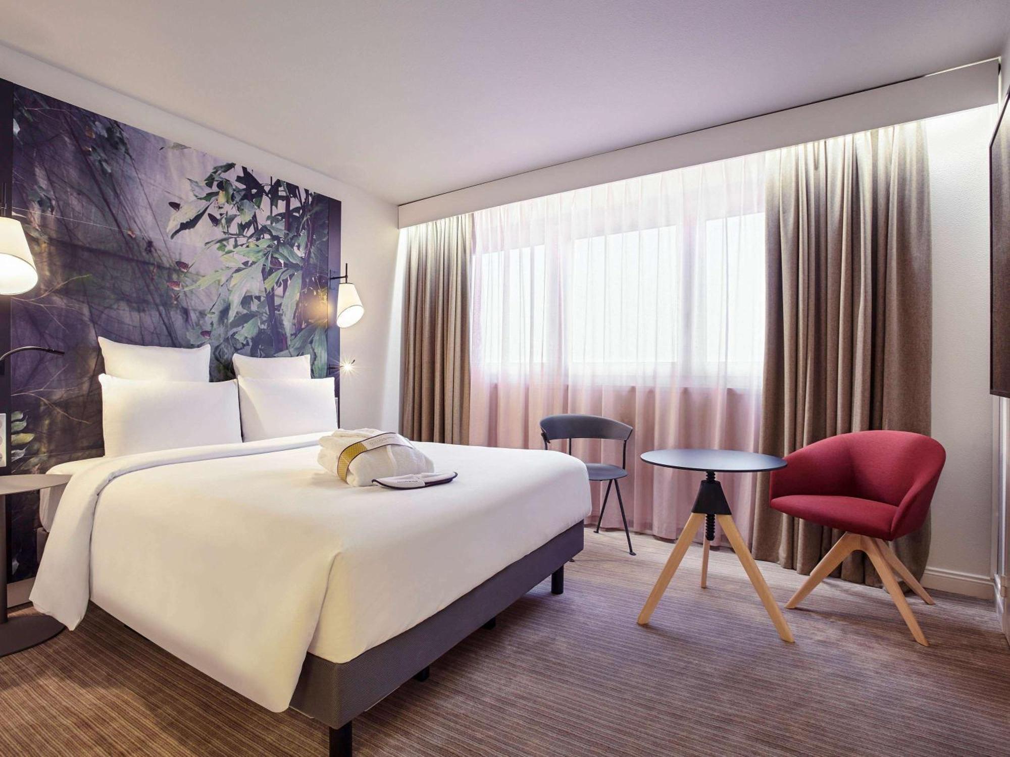 Mercure Paris La Defense 4*