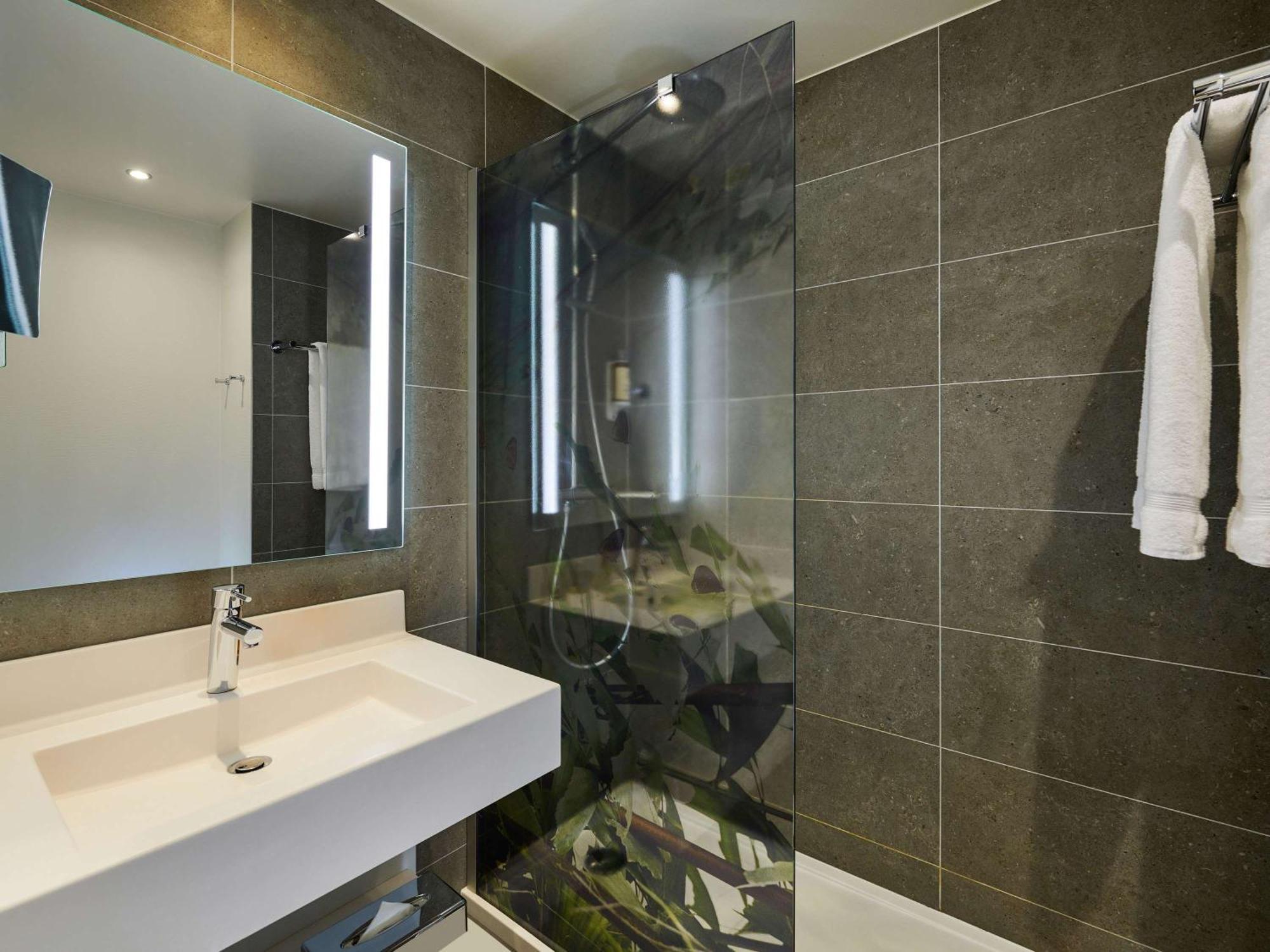 Hotel Mercure Paris La Defense 4*